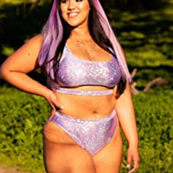 iHeartRaves Lavender Dreams Holo Sporty Crop Top - Picture 4 of 6